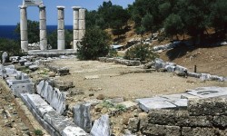 800px-20020800_Sanctuary_of_the_Great_Gods_Palaiopolis_Samothrace_island_Thrace_Greece